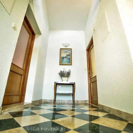 아파트 Nevenka 로고즈니차