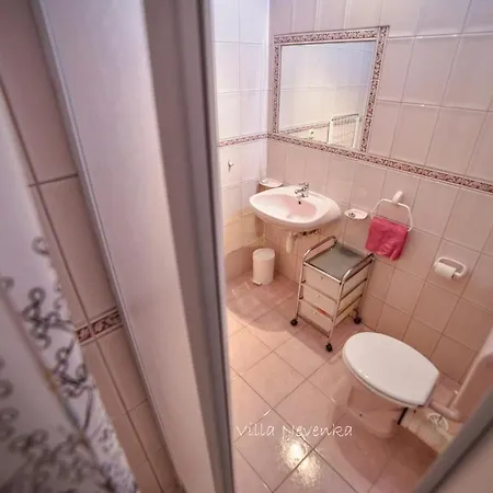 Nevenka 로고즈니차