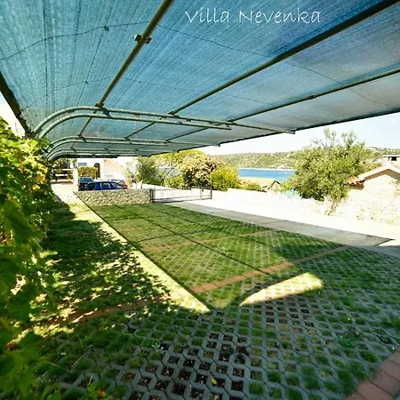 아파트 Nevenka 로고즈니차