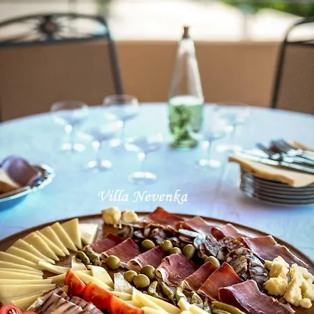 Nevenka Apartamento