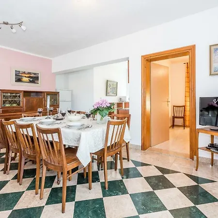 Nevenka Apartman