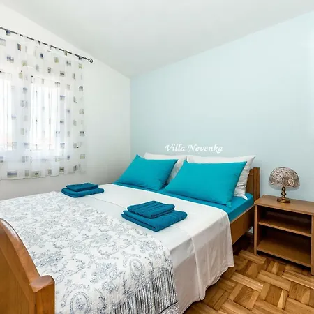 Nevenka 아파트 로고즈니차