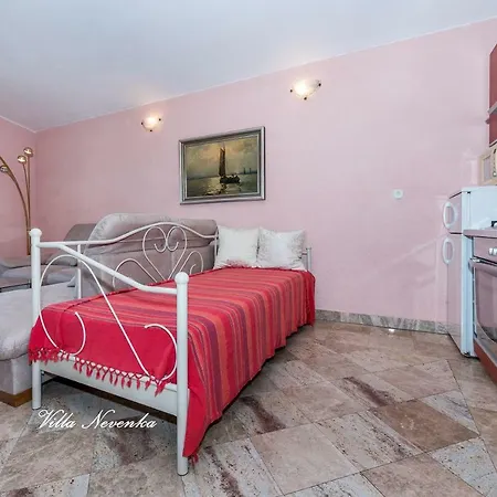 아파트 Nevenka 로고즈니차